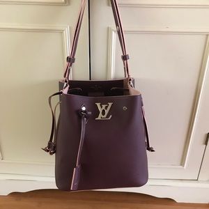 Lockme Bucket Vuitton